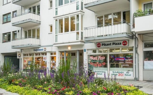 Garden House   & Eastpark Apartments