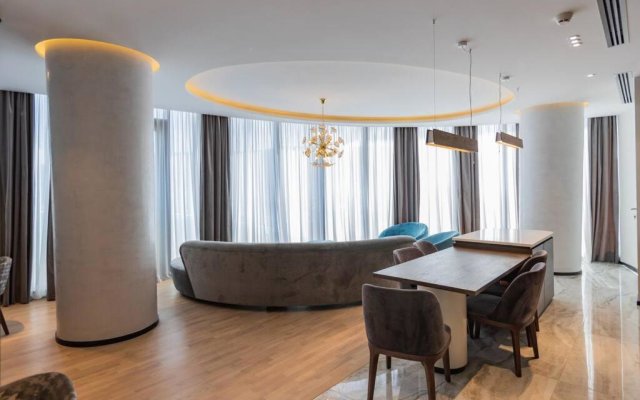 Luxury Hotel Apartment With Stunnig Views For 4