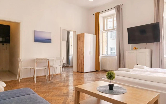 Peerles 2BR Apt. Perfectly Situated&Well Connected