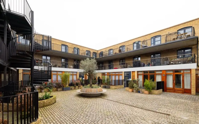 The Tooting Hideout - Dazzling 3bdr Flat With Balcony