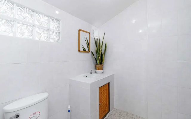 Poolside 3BR for Relaxed Stays V278