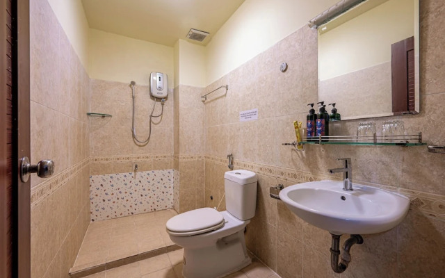 Hoàng Long Hotel By Cozrum