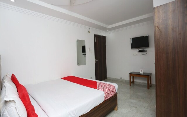 OYO 13452 Hotel Grand Sheela