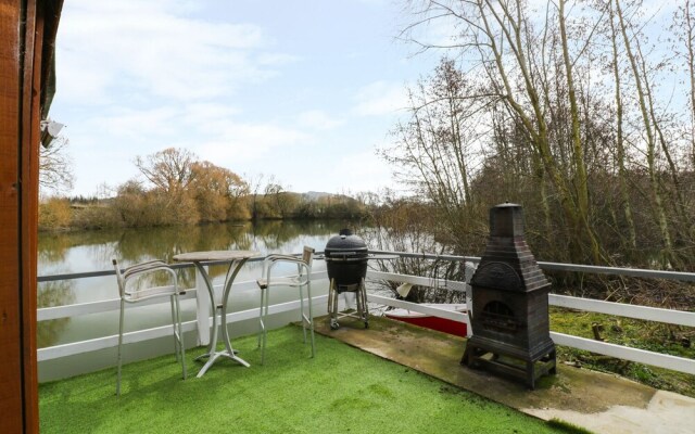The Lakeside Yurt