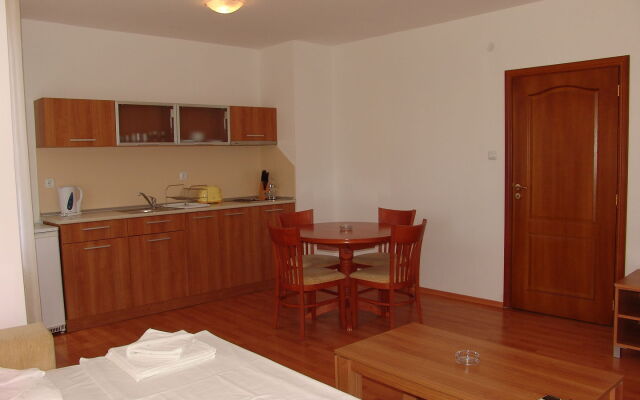 Aparthotel Efir