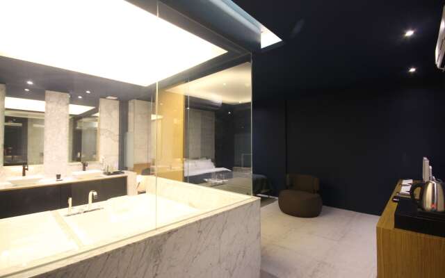 Club Hotel