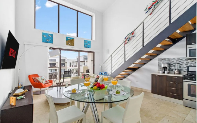 2BR 2BA Duplex w Amazing Views Pool Amenities
