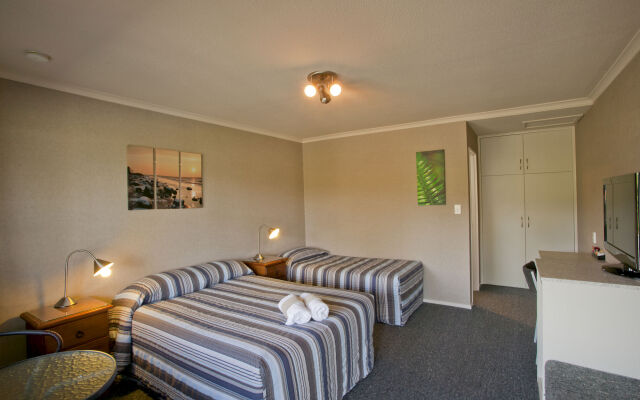 Te Anau Top 10 Holiday Park