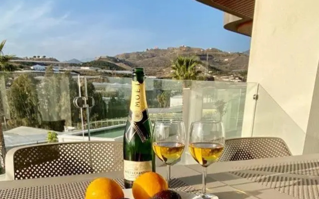 Nuevo y Moderno apartamento con piscina