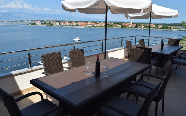 Apartment Ljilja - 10m from the sea with parking: A4 Nin, Zadar riviera