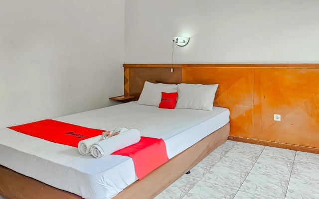 RedDoorz at Hotel Kumala Pelabuhanratu – Guest Rooms – Cikakak