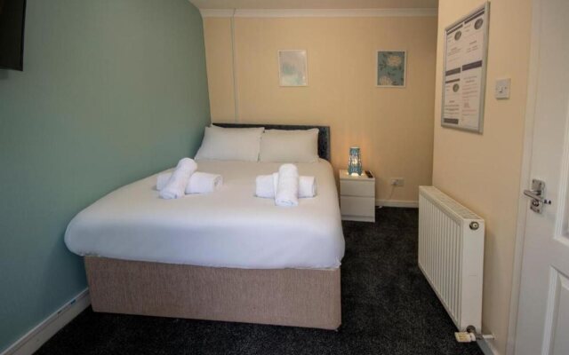 Irvine Riverside Guesthouse by Payman Club