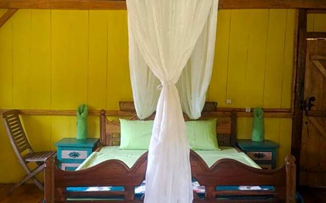 4 Pohon - Les 4 Arbres