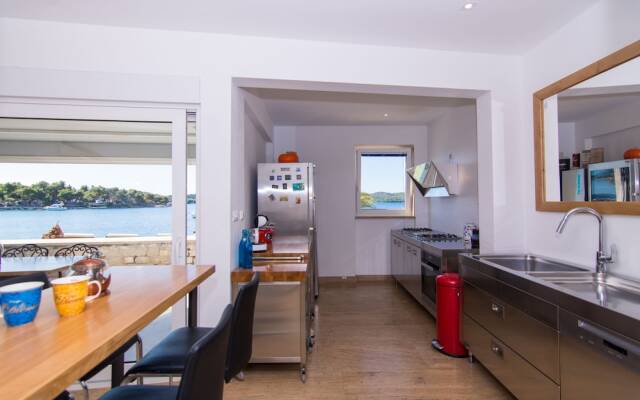 Livingstone Beach House