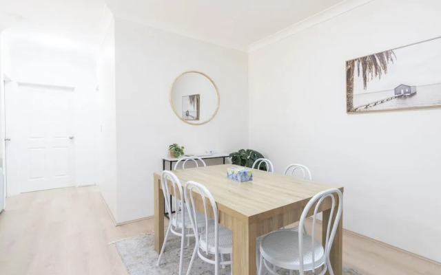 Kozyguru | Homebush West | 3-Beds Apt With Parking