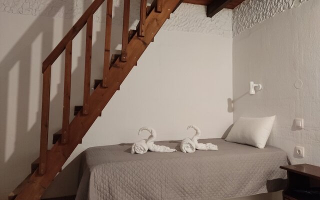 Almmos mezzanine apartments Kalamaki