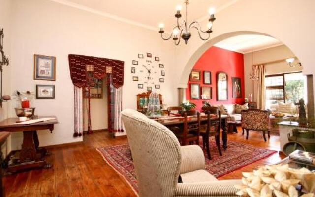 Nostalgia Self Catering Guesthouse