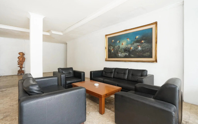 OYO 252 Istana Permata Ngagel