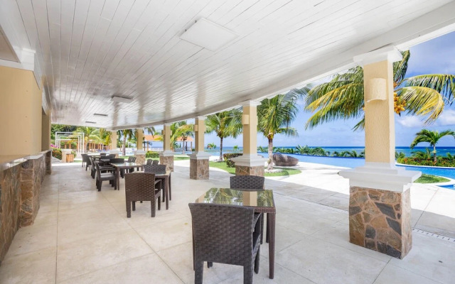 Pristine Bay 1106 4 Bedroom Home by RedAwning