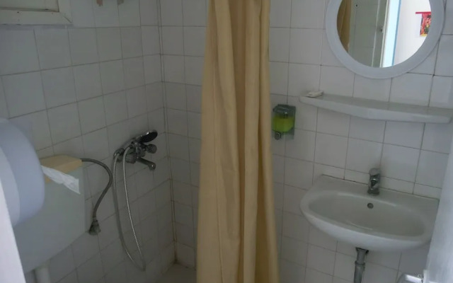 Santorini Camping/Rooms