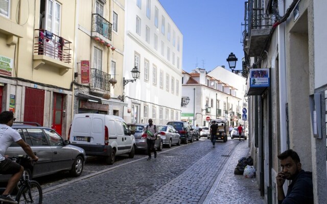 ALTIDO Chic 1BR Apt w/balcony close by Graça Viewpoint & tram stops