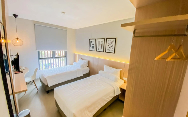 Front One King Hotel Tuban