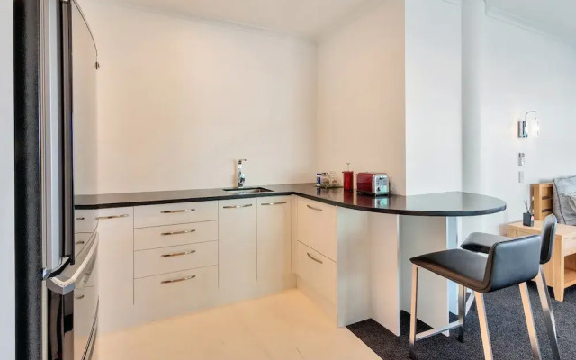 Stunning Harbour & City View Studio