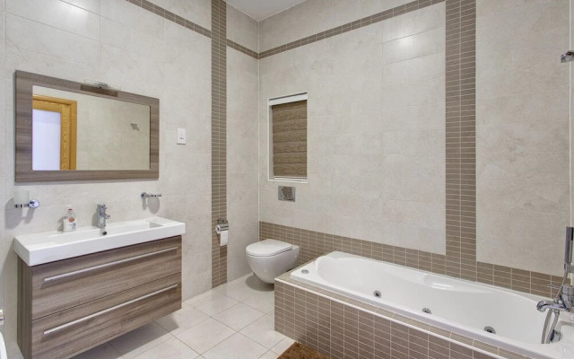 Luxury Apartment IN Fort Cambridge With Pool