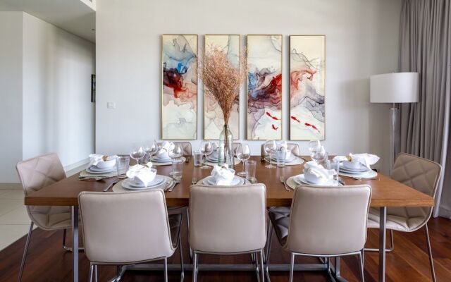 Upscale 3BR Apartment In Prime Location - City Walk