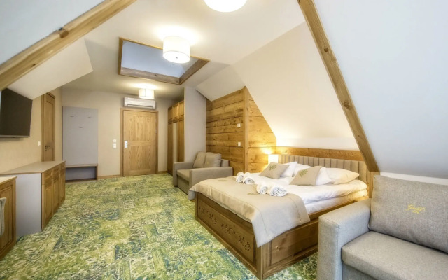 Gold Hotel