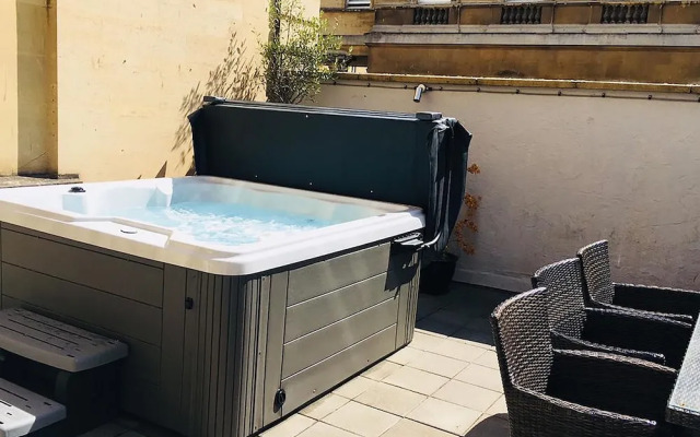 Dream Stays Bath - Trim Street Townhouse with Hot tub