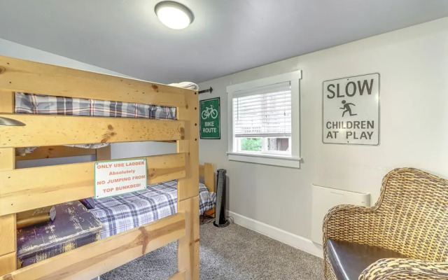 Flagstaff A-frame Cabin w/ Deck & Lovely Views!