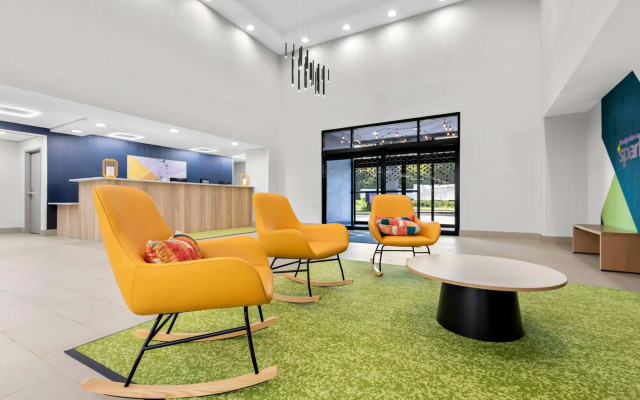 Spark by Hilton Tupelo