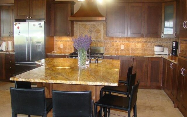 Malahat View Guesthouse