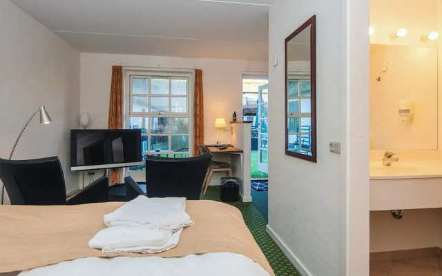 Hotel Fanobad Near Beach, Free Water Park Access