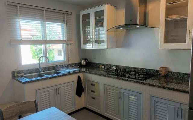 Peaceful 1 BR home in private residence