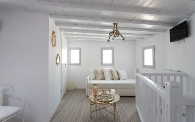 aniko suites Chora
