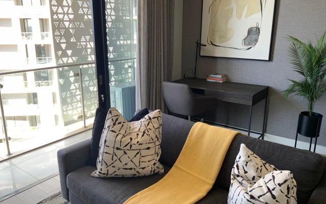 5 Star Elegant Apartments, Ellipse Waterfall City, Johannesburg
