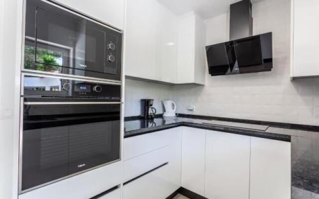 Ocean, Pines and Mountain