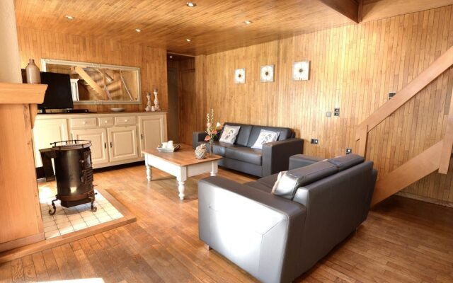 Spacious Holiday Home near Forest in Peer