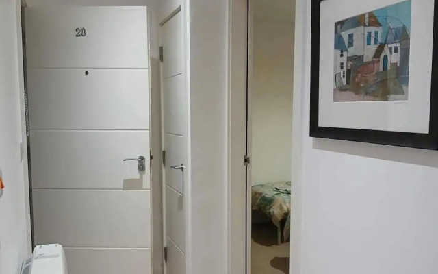 2 Bed-sleeps 5- Street Parking-3 Min to Beach