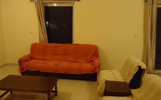 4 Beds, 1 Crib