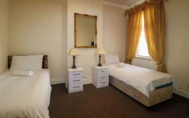 Sherbourne Retreat - 4 Bedroom House in Blackpool