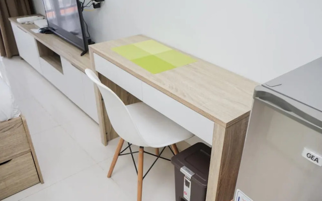 Fully Furnished with Cozy Design Studio Apartment at Springwood Residence