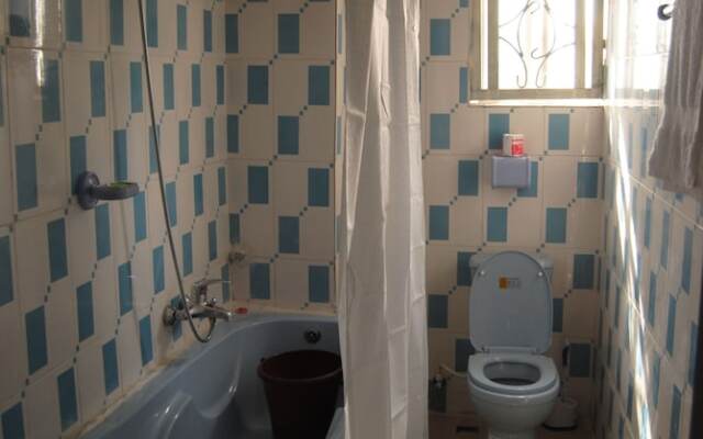 De Royal Legacy Hotel and Suites