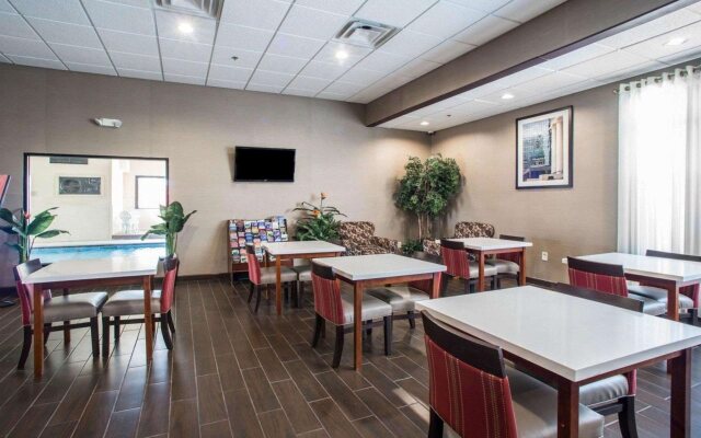 Comfort Inn & Suites St. Louis - Hazelwood