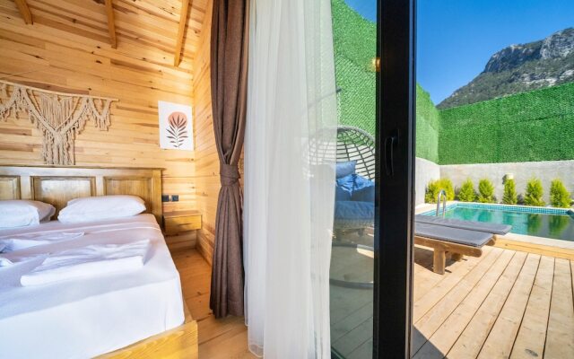 Honeymoon Bungalow With Private Pool and Sea View