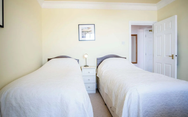 5 Belle Vue Court - 2 Bedroom Apartment - Tenby