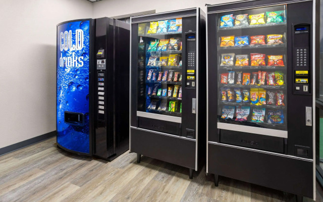 Super 8 by Wyndham Henrietta/Rochester Area