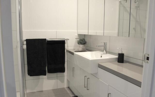 StayCentral-Heidelberg Heights Penthouse